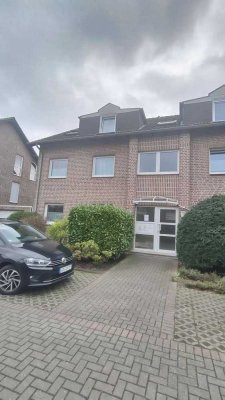 Renovierte 3 Zimmer DG-Wohnung inkl. Küche und Stellplatz in Dinslaken zu vermieten!