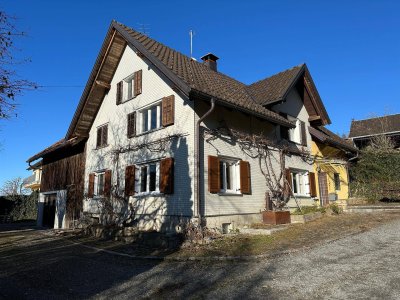 Haus mit Scheune und viel Potenzial / 1’242m2 Grundstück