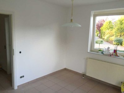 Ruhige Lage, gepflegte 2-Zimmer-Maisonette-Wohnung mit geh. Innenausstattung mit EBK in Ellerbek