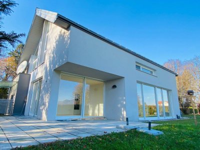 BERGBLICK | gepflegtes Einfamilienhaus mit großem Garten &amp; Parkplätzen | Panorama-Lage