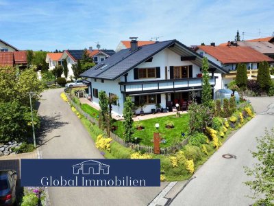 Hochklassiges Zweifamilienhaus auf traumhaftem Anwesen mit Bergblick im Herzen Allgäus