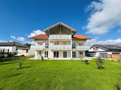 HELL- NEUBAU- OFFEN 2- Zimmer Erdgeschosswohnung mit Terrasse und Garten in Peiting