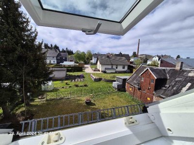 schöner Weitblick WG-Geeignet, 2 zimmer DG Wohnung mit Dusche/Fenster, Einbauküche, Laminat