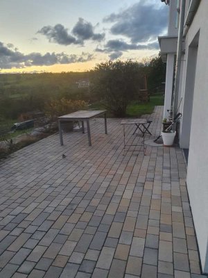Schöne renovierte Einliegerwohnung mit toller Aussicht