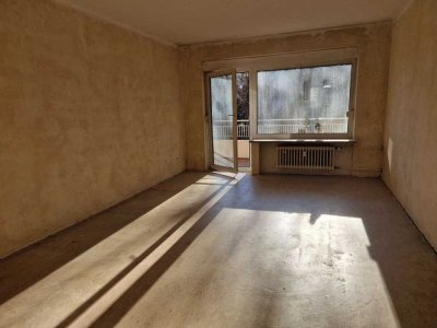 Renovierungsbedürftige 3 Zimmer Wohnung mit Balkon