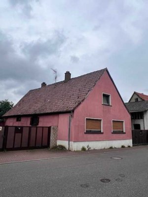 Sanierungsbedürftiges Einfamilienhaus in 68794 Oberhausen-Rheinhausen