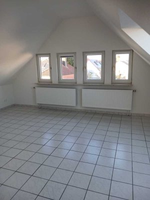 Geräumiges 1-Zimmer-Dachgeschossapartment mit sonnigem Balkon