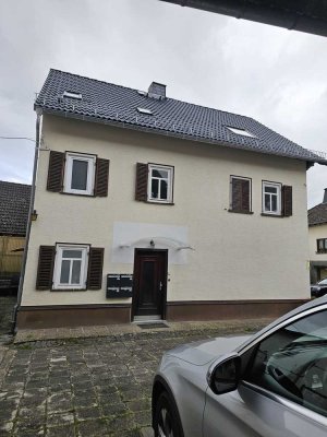 Schönes, geräumiges Haus mit sechs Zimmern in Ruhige Lage.