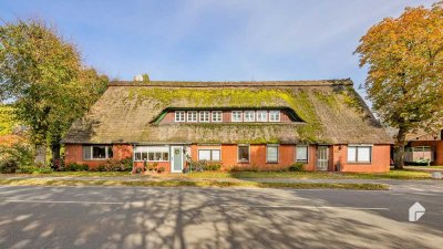 Unter Reet: Flexibel nutzbares MFH im Bauernhausstil | Tolle Ausstrahlung | Großes Grundstück