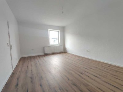 3 Raumwohnung - großes Wohnzimmer + Arbeitszimmer + Wohnküche + EBK Option