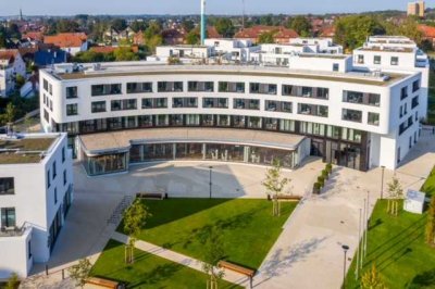 Neuwertige Ferienwohnung am Godewindpark mit Tiefgaragenplatz, Dachterrasse und großem Spa-Bereich.