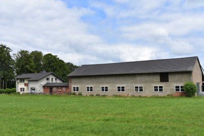 Hofstelle zur Pferdehaltung mit massiven Stallungen und 1,3ha Land