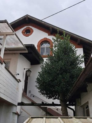 Wohnhaus mit Balkon und schönem Weitblick in ruhiger Lage von Mettlach