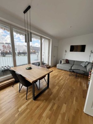 Sunny penthouse apartment (Friedrichshain) - fully furnished