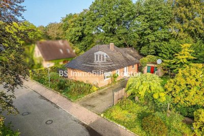 Großzügiger Bungalow mit sep. ELW, Garage, Terrasse und Gartenanlage in ruhiger Wohnlage!