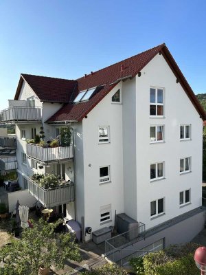 Stilvolle 3-Zimmer-Wohnung mit Balkon und EBK in Altbach