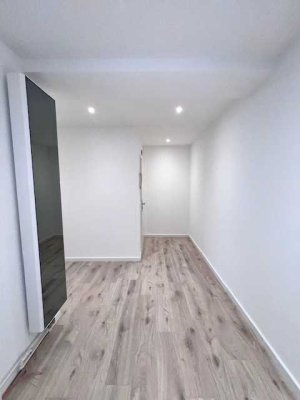 ***IHR PLATZ FÜR KREATIVE (T)RÄUME - TOLLE 4 ZIMMERWOHNUNG MIT GROßER DACHTERRASSE***