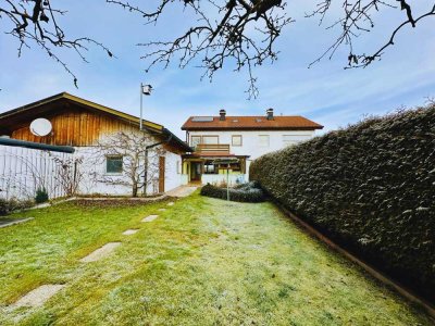 ORTSRANDLAGE MIT POTENZIAL - Doppelhaushälfte mit großem Carport in Weilheim