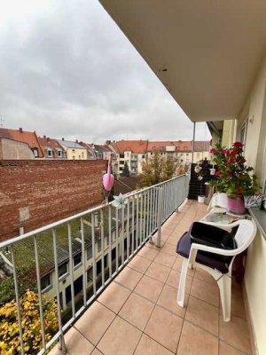 Sehr gut geschnittene 3-Zimmer-Whg mit langem Balkon