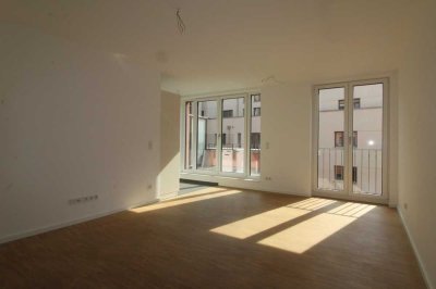 **Ab 01.02.2025 bezugsfrei! Moderne 4 Zimmerwohnung mit zwei Bädern, EBK und Balkon im Zentrum**