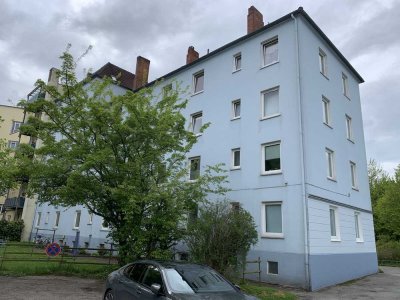 Kiel am Eichhof: WG geeignete 3  Zimmer Mietwohnung mit Balkon, frei zum 1.2.2025