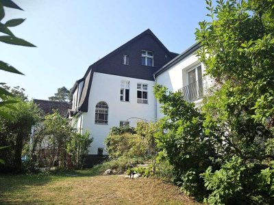 „Haus im Haus“ – 7,5 Zimmer MIT GARTEN – Altbau-Charme trifft Wohnkomfort – Erstbezug nach Sanierung