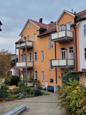 Helle 2 Zimmer Wohnung mit Balkon und Gartennutzung in ruhiger Lage