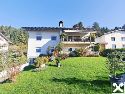 Ihr Wohnglück wartet! Elegantes Zweifamilienhaus in Stadtnähe und Waldrandlage