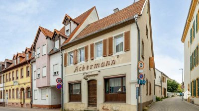 Mehrfamilienhaus mit gemütlicher Weinstube im "Dornröschenschlaf"