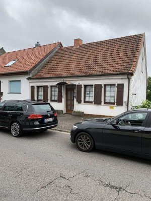 Preiswertes, gepflegtes 3-Raum-Reihenendhaus in Saarbrücken