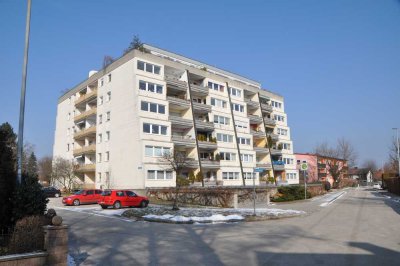 Schöne Eigentumswohnung mit Loggia und Tiefgarage in Laufen