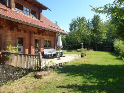 HOLZBLOCKHAUS mit gemütlicher Wohnatmosphäre in ruhiger Lage!