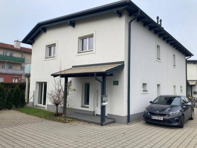 Anlageobjekt in ruhiger Seitengasse - Doppelhaushälfte mit bestehenden Mietvertrag und guter Rendite.