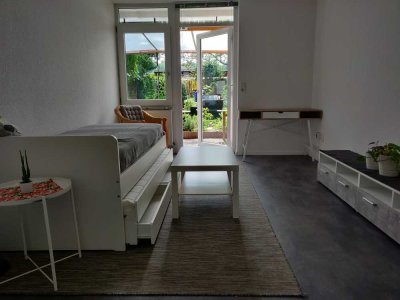 550 € kalt - 28 m² - 1.0 Zi., möblierte, gemütliche Einliegerwohnung mit Terrassenanteil