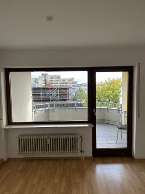 Sanierte 4-Raum-Wohnung mit Balkon und Einbauküche in Bamberg