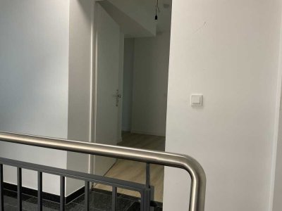 Erstbezug mit Einbauküche: Exklusive 4-Raum-Wohnung mit lux. Innenausstattung