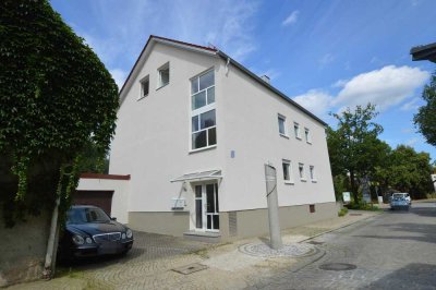 Freies 3-Fam.-Haus mit Garage + Stellplatz in Lappersdorf Zentrum