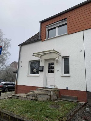 Teil-sanierte Doppelhaushälfte (114qm) mit Garten und Garage in Dortmund-Eving