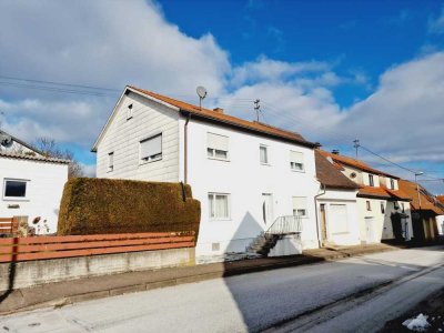 Wohnhaus mit Nebengebäude in Oggenhausen