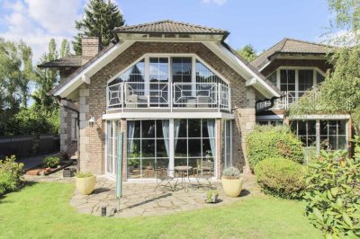 Zwei Doppelhaushälften mit Garten, Schwimmteich und Einliegerwohnung in Hennef-Stein (Sieg)