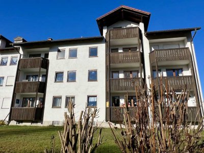 RENOVIERTE 2 ZIM. WOHNUNG !  - GROßER BALKON - KELLERRAUM - KFZ-STELLPLATZ - ZENTRALE LAGE