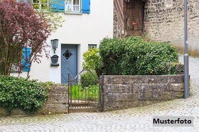 Einfamilien-Doppelhaushälfte mit Terrasse