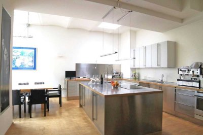 Unikat (bis 31.08.2025 verfügbar)! Möblierte Loft-Wohnung in ruhiger Top-Lage Münchens