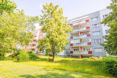 In der Herrichtung! ganz unten mit ebenerdiger Dusche + Balkon!