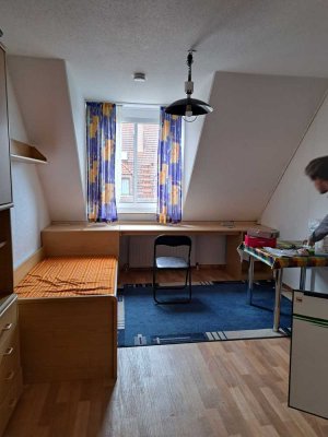 Wir haben Ihr Zuhause!  1 Zimmer Studentenwohnung, voll möbliert, zentral gelegen!