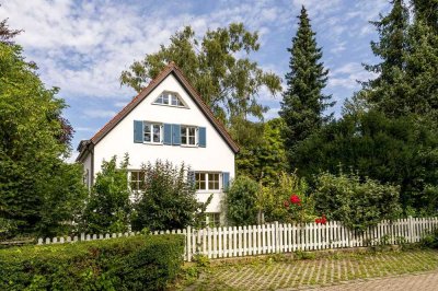 Großzügiges Einfamilienhaus mit individuellem Charme in idyllischer, zentraler Lage