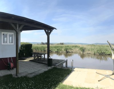 Ferienhaus mit Seezugang am Neusiedler-See, Nähe Seebad "Neuer Strand" und Restaurant Libelle, direkt am Wasser, Mobilheim