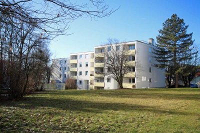 Pfiffig geschnittene Dachgeschosswohnung am Franzosenbauer mit Bergblick!