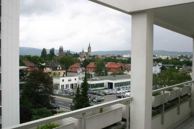 Traumhafte, zentrale 2ZKB mit Blick auf den Taunus