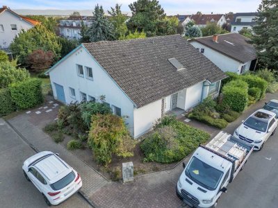 Platz für Ihr neues Zuhause! Freistehendes EFH mit großem Grundstück in ruhiger Lage in Forchheim